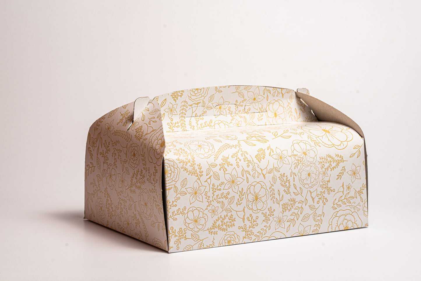 cutii-tort-albe-din-carton-cu-insertii-aurii-set-25-buc-dimensiuni-diverse