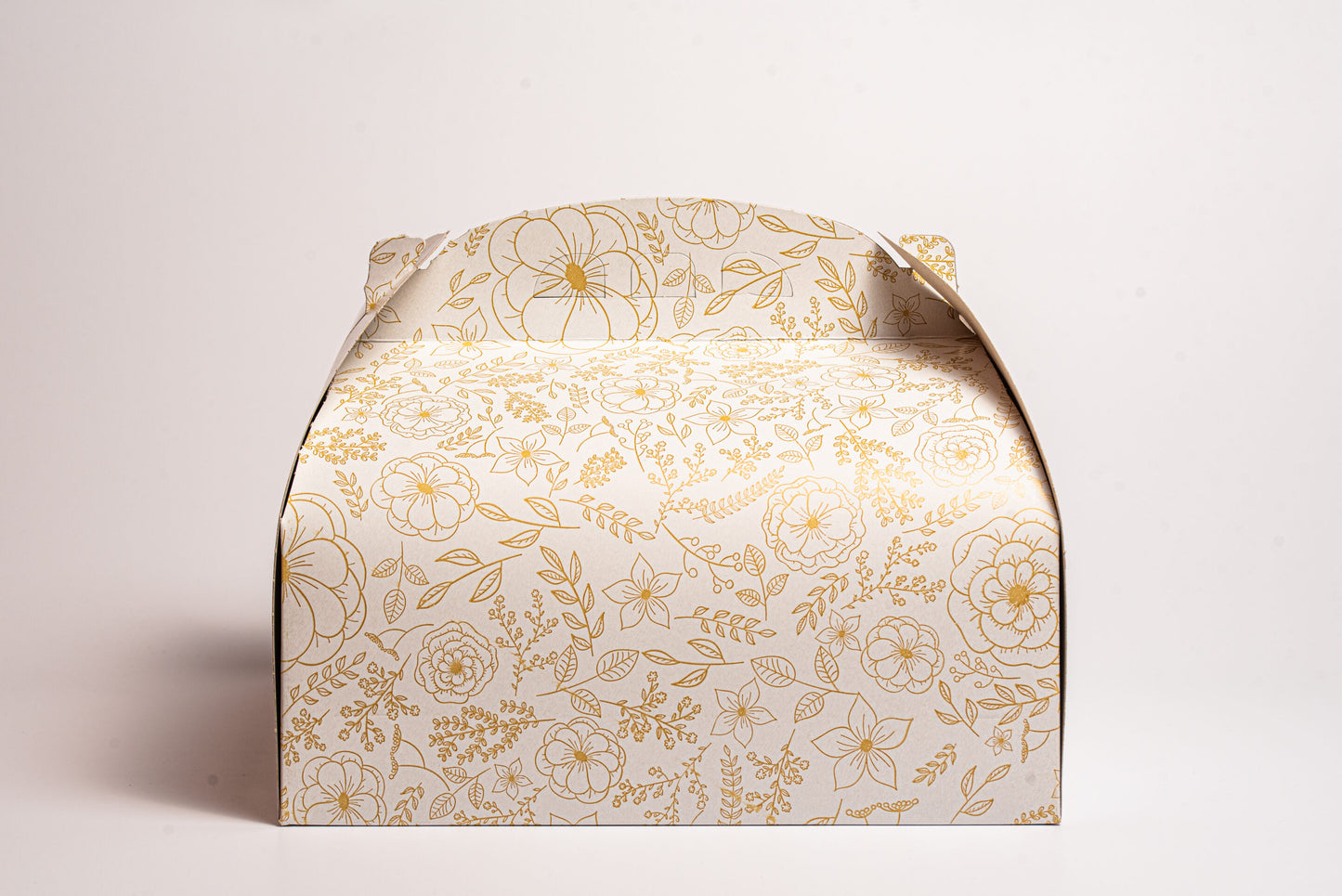cutii-tort-albe-din-carton-cu-insertii-aurii-set-25-buc